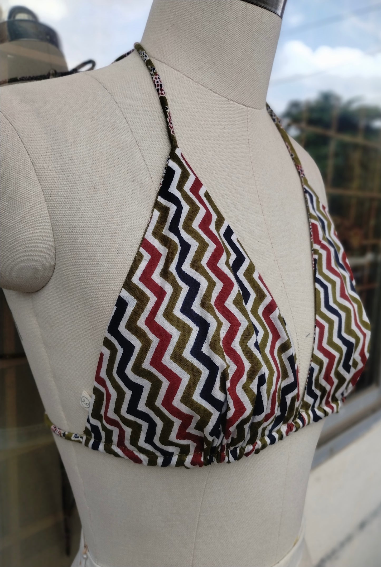 Code combo: Crop shirt + Reversible Bikini Top