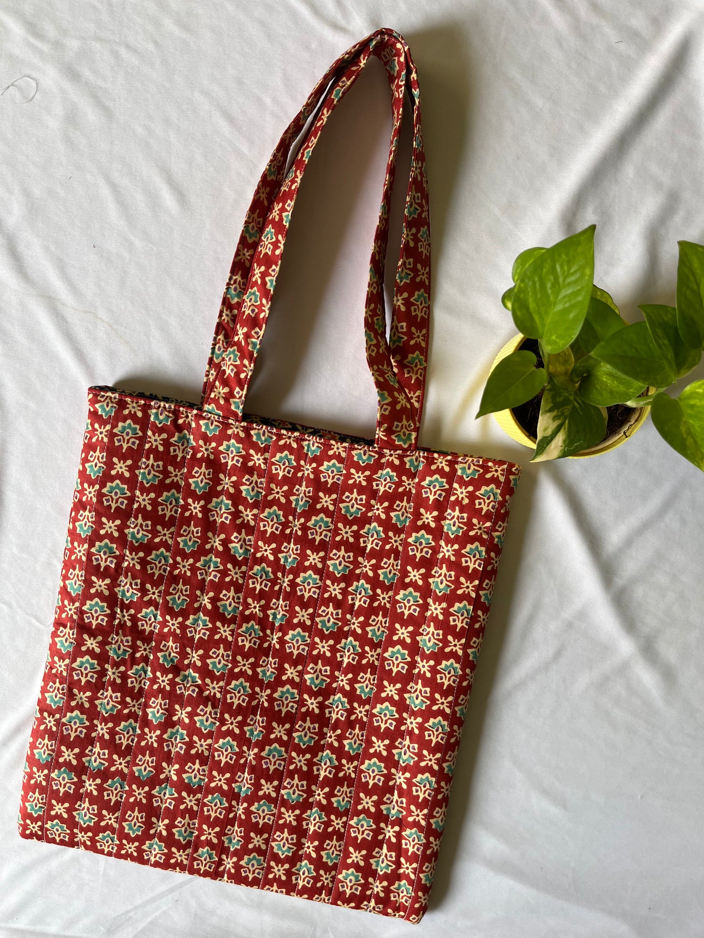 Red Sea Bloom Reversible Tote bag