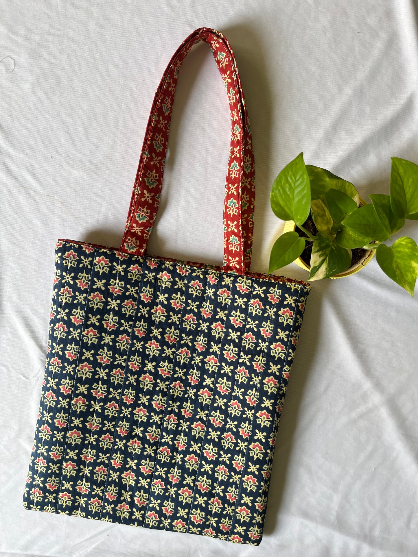 Red Sea Bloom Reversible Tote bag