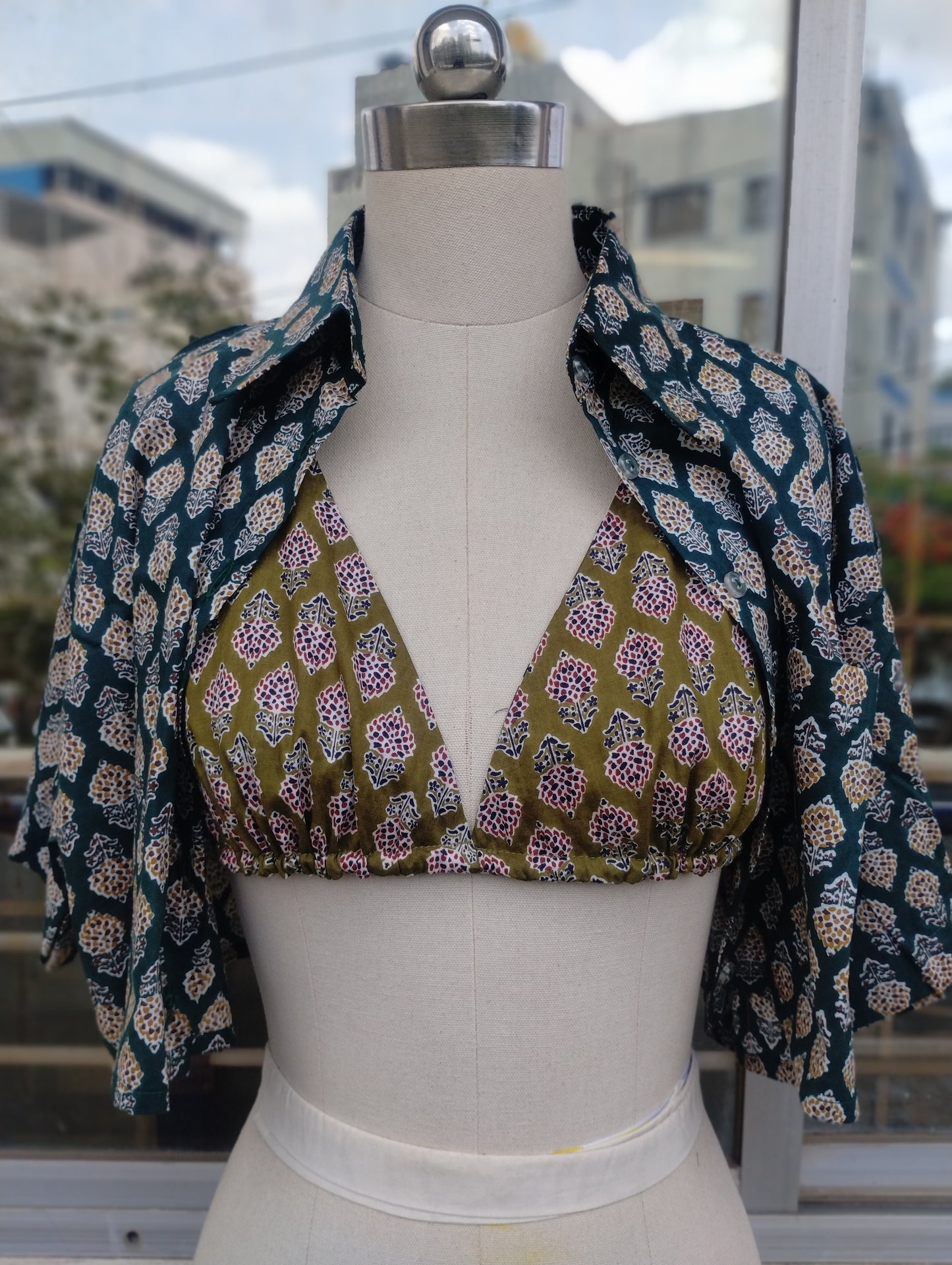 Code combo: Crop shirt + Reversible Bikini Top