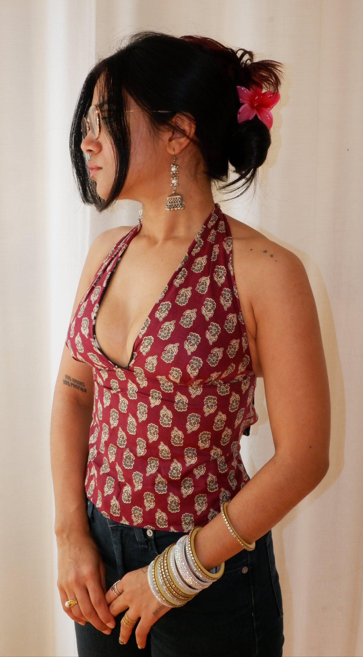 Backless GEET halter neck top in pure cotton with a playful black&purple print.