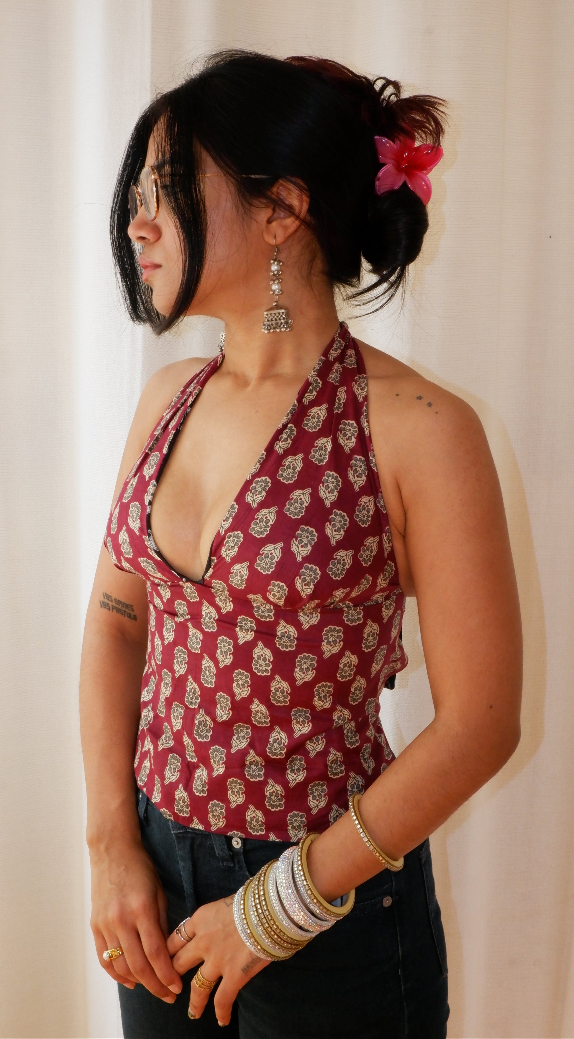 Backless GEET halter neck top in pure cotton with a playful black&purple print.